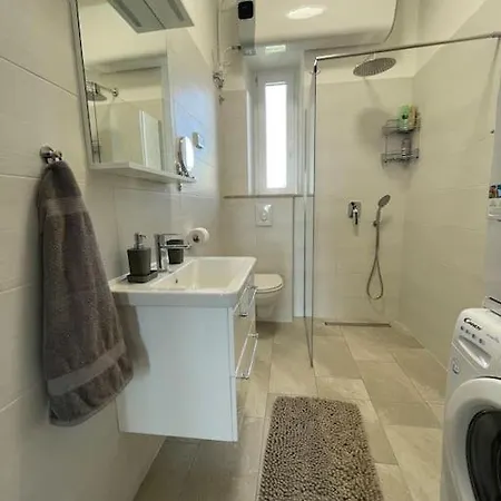 Elena Apartmán